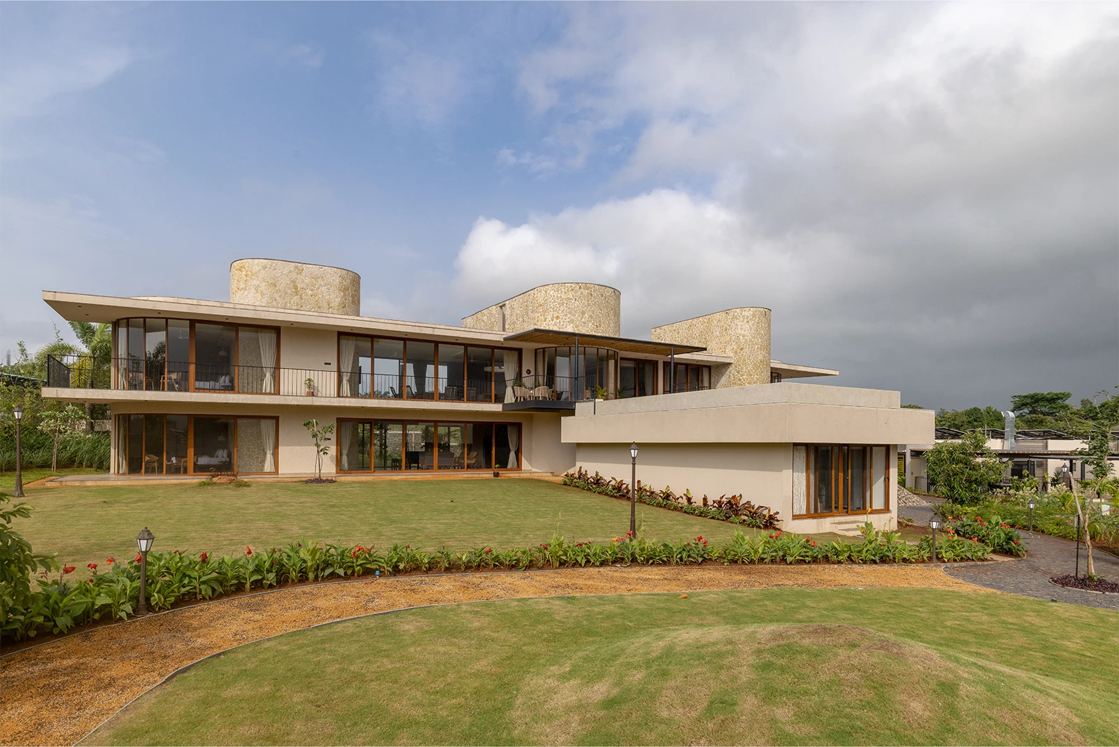 Lakeshore — exterior view